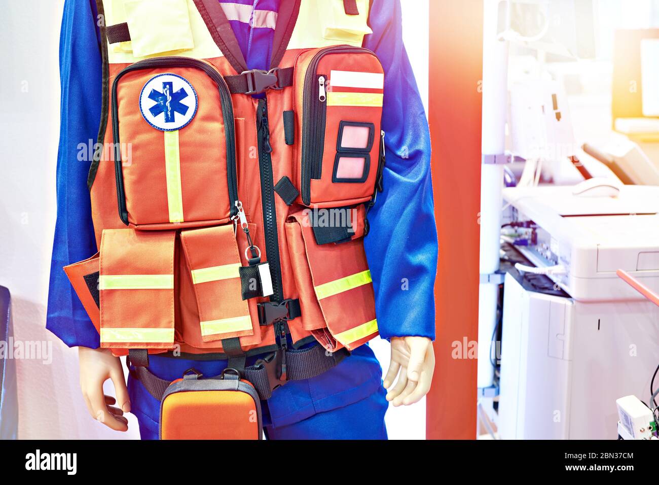 Médecin d'urgence de l'équipement à l'exposition Banque D'Images