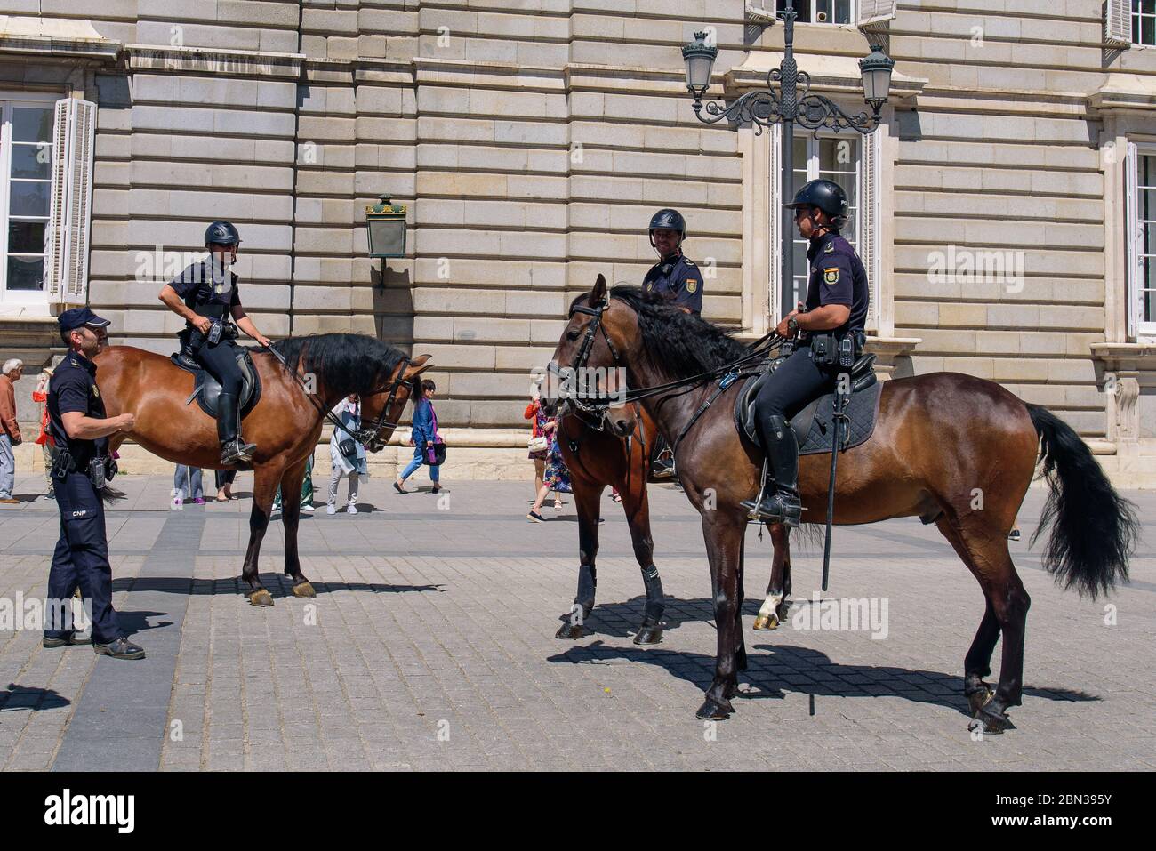 Police équestre à Madrid, Espagne Banque D'Images