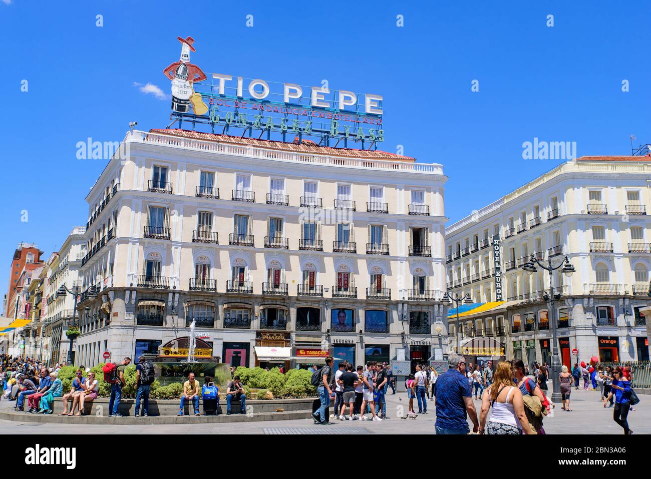 Puerta del sol (porte du Soleil), place publique de Madrid, Espagne Banque D'Images