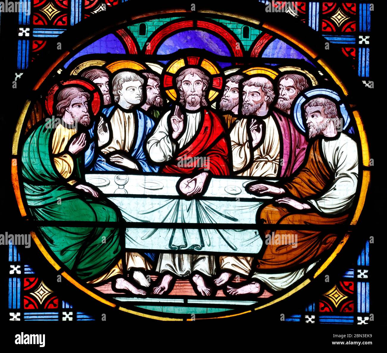 Basilique sacrée du cœur. Fenêtre en vitrail. Le dernier souper. Jésus et les 12 apôtres. Paray le Monial. France. Banque D'Images