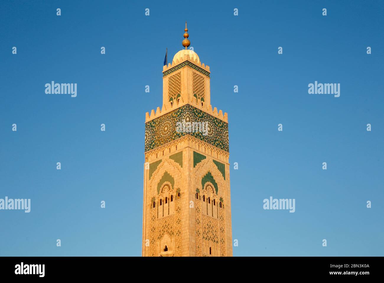 Minaret de la mosquée Hassan II, Casablanca, Maroc. Banque D'Images