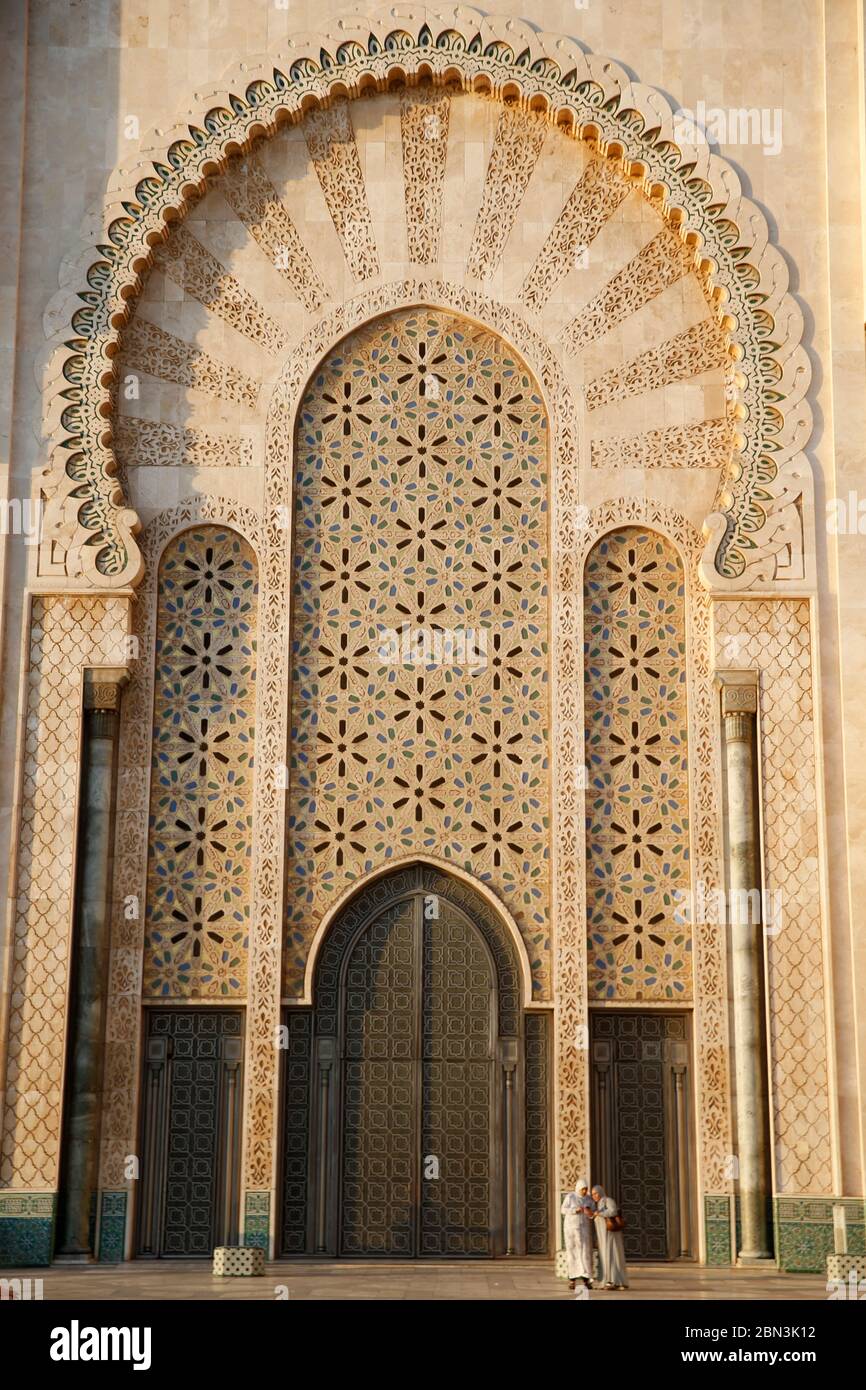 Mosquée Hassan II, Casablanca, Maroc. Porte et arches. Banque D'Images