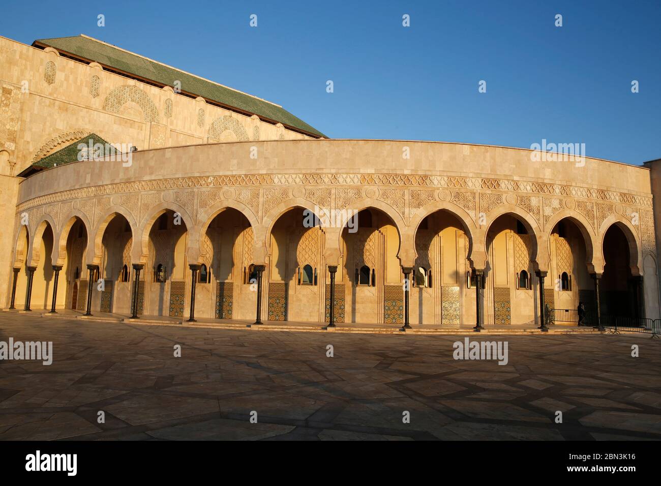 Mosquée Hassan II, Casablanca, Maroc. Arches. Banque D'Images