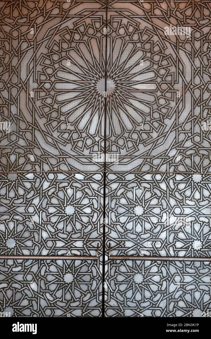 Mosquée Hassan II, Casablanca, Maroc. Porte. Banque D'Images