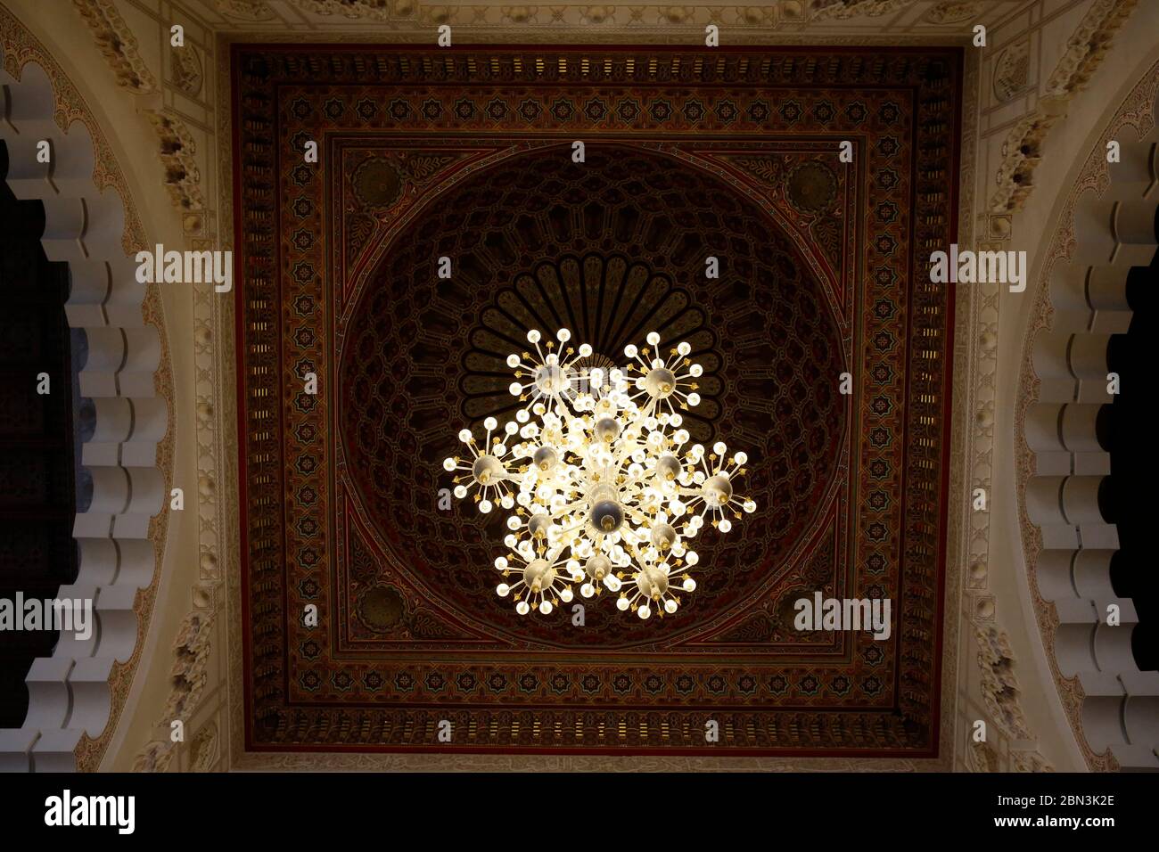 Mosquée Hassan II, Casablanca, Maroc. Plafond. Banque D'Images