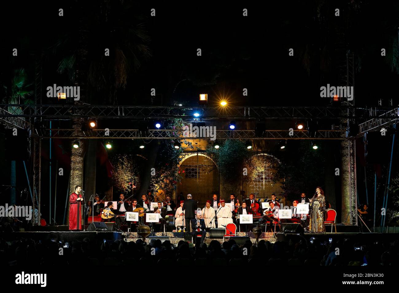 Festival de la culture soufi à Fès, Maroc. Orchestre Al Shushtari, Marouane Hajji, Curro Pinana et Françoise Atlan. Banque D'Images