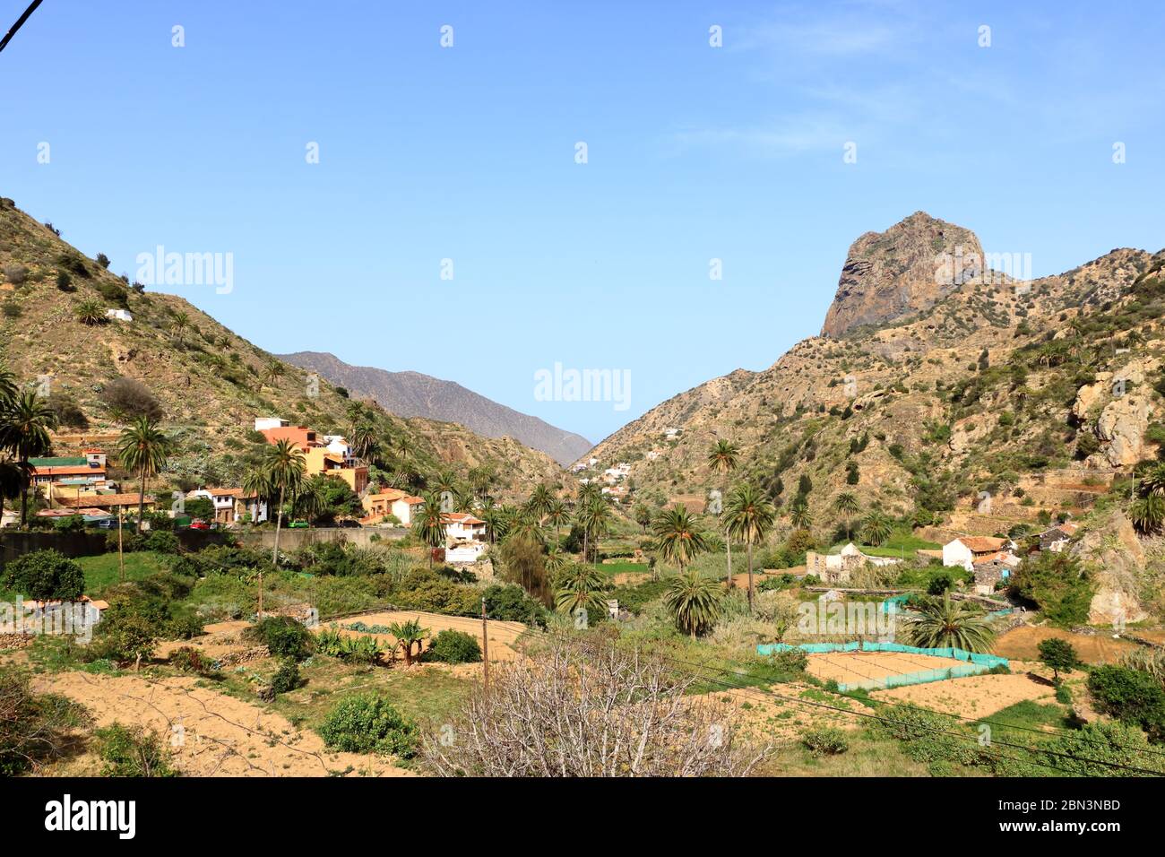La Gomera - Roque El Cano au-dessus de la ville de Vallehermoso Banque D'Images