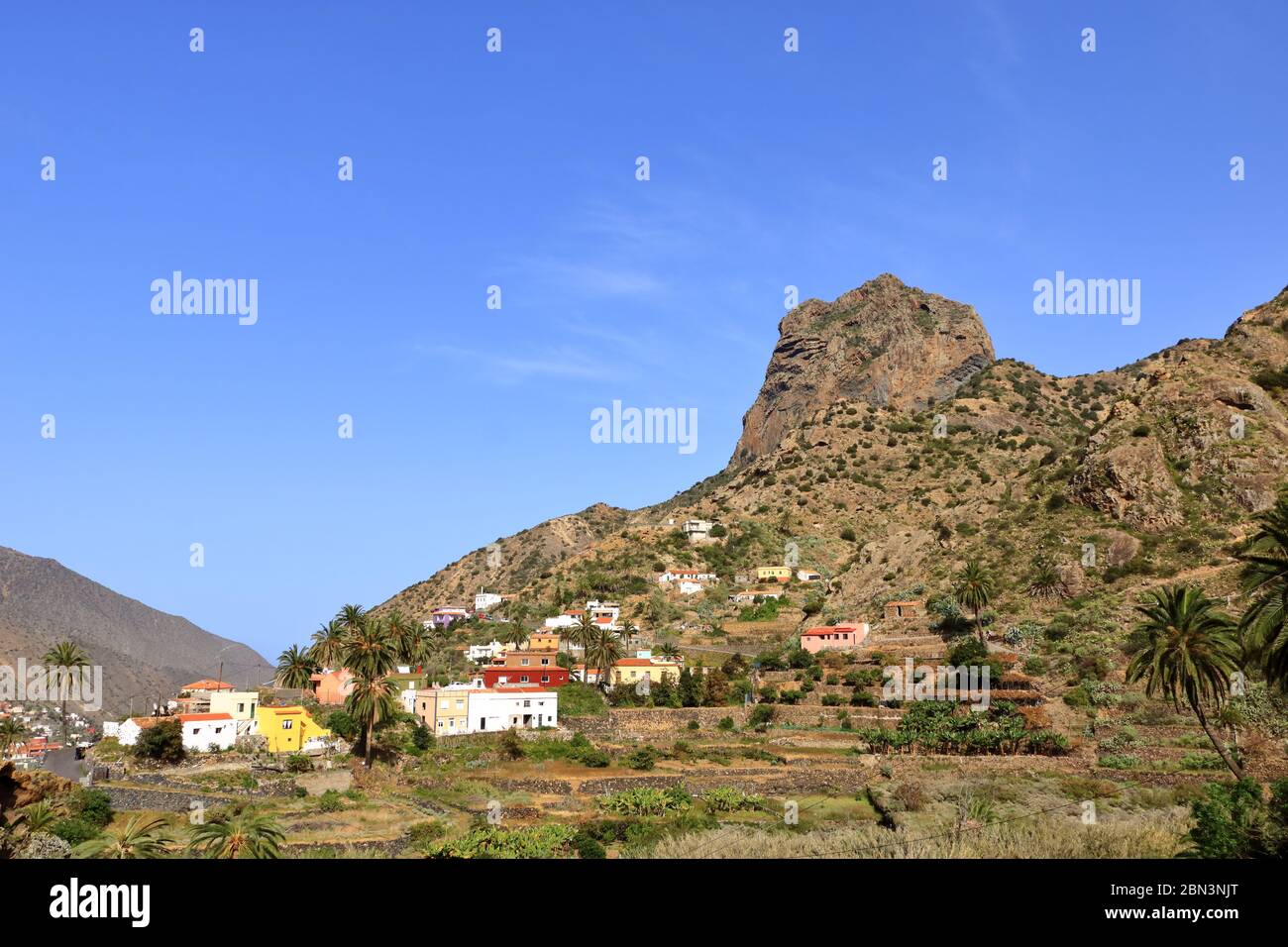 La Gomera - Roque El Cano au-dessus de la ville de Vallehermoso Banque D'Images