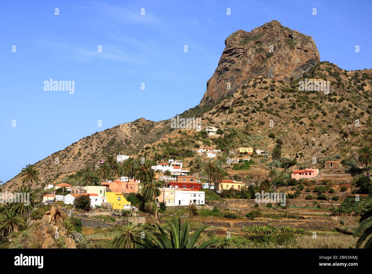 La Gomera - Roque El Cano au-dessus de la ville de Vallehermoso Banque D'Images