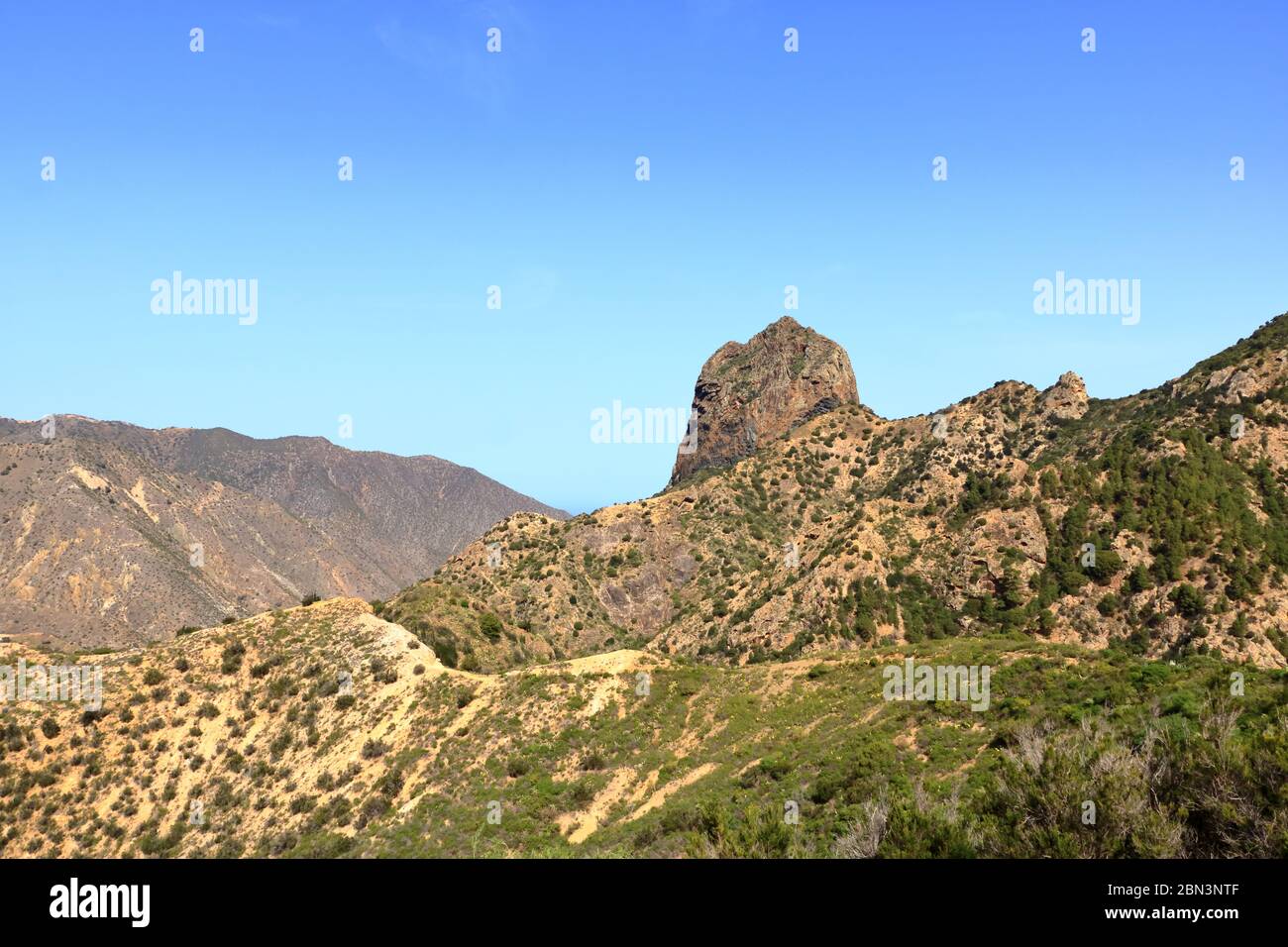 La Gomera - Roque El Cano au-dessus de la ville de Vallehermoso Banque D'Images