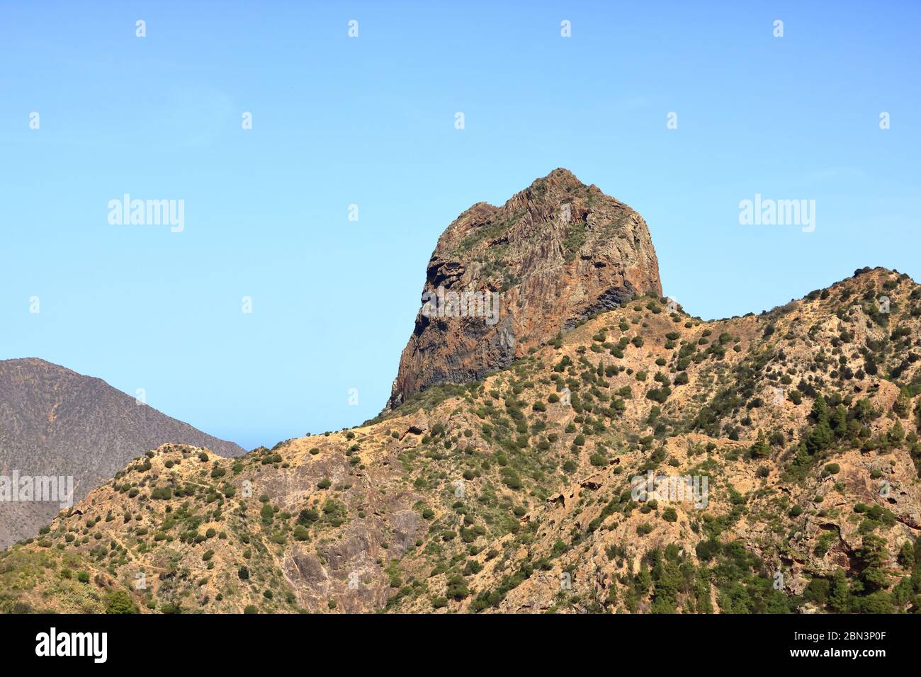 La Gomera - Roque El Cano au-dessus de la ville de Vallehermoso Banque D'Images