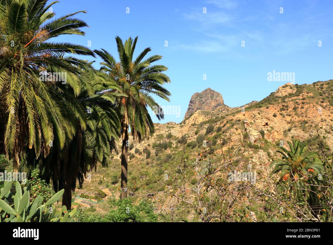 La Gomera - Roque El Cano au-dessus de la ville de Vallehermoso Banque D'Images