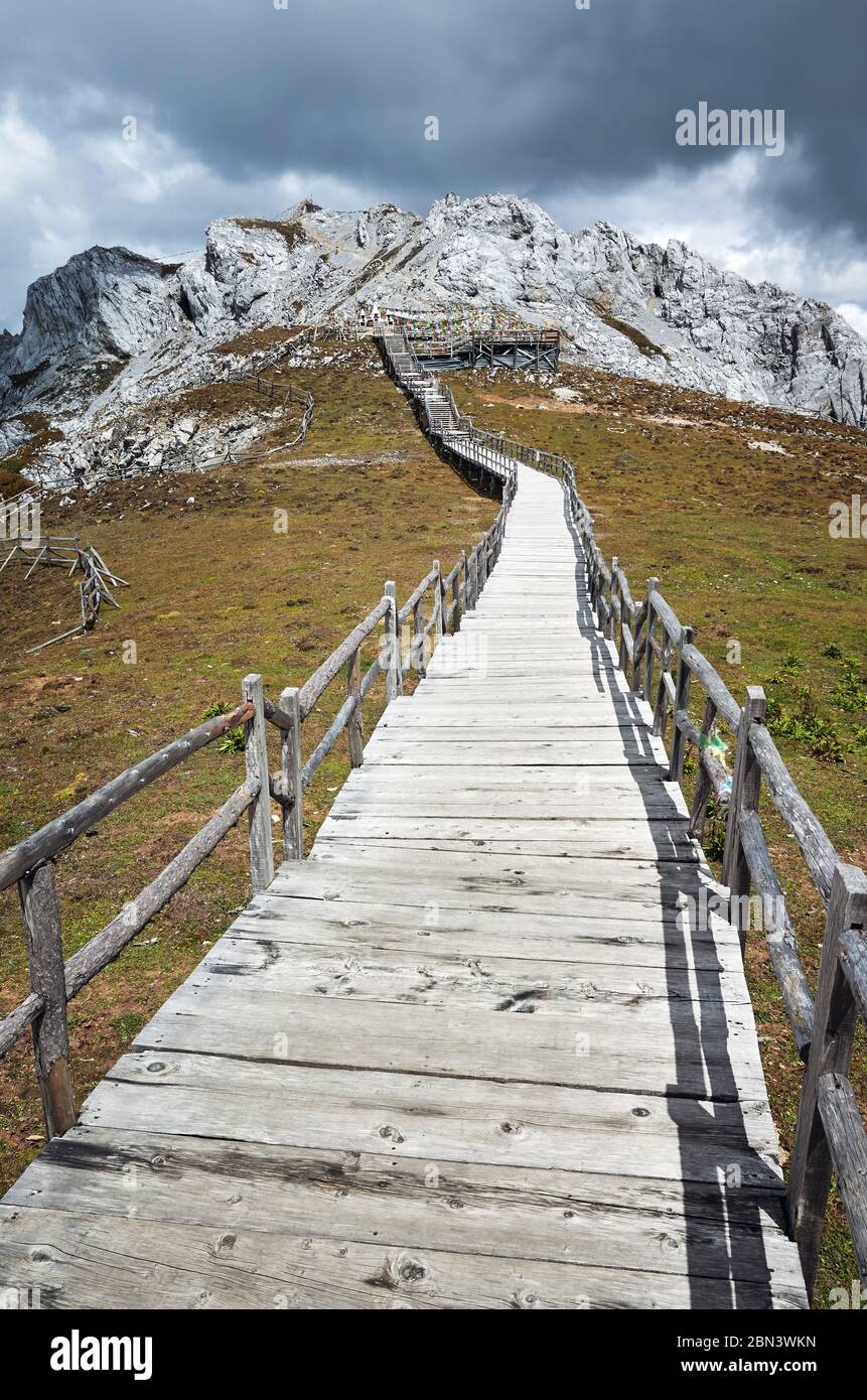 Zone panoramique de la montagne de neige de Shika (vallée de la Lune bleue), Chine. Banque D'Images