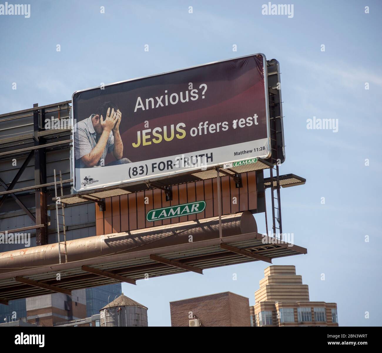 Publicité pour les ministères de l'aide chrétienne à New York le mardi 5 mai 2020. (© Richard B. Levine) Banque D'Images