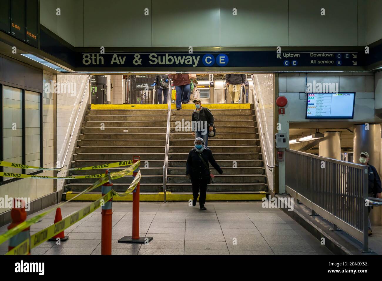 La station de métro Penn Station-34th Street à New York le jeudi 30 avril 2020. New York Gov. Andrew Cuomo a annoncé qu'en raison de la baisse du nombre de navires à rider et de la détérioration des conditions concernant les déplacements des sans-abri dans le métro et le réseau d'autobus de New York, ainsi que dans le LIRR et le Metro North, seront fermés pour nettoyage et désinfection de 1H00 à 5h00 tous les soirs à partir du 6 mai. Un autre moyen de transport sera fourni aux quelques navetteurs qui voyagent à ce moment-là. (© Richard B. Levine) Banque D'Images