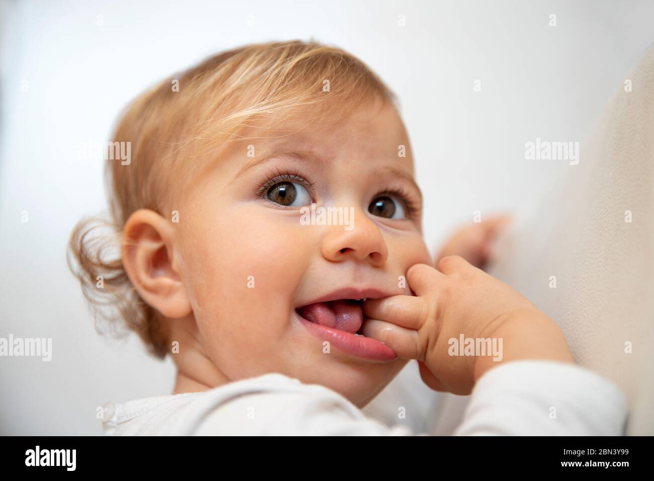 belle tête de bébé fille Banque D'Images