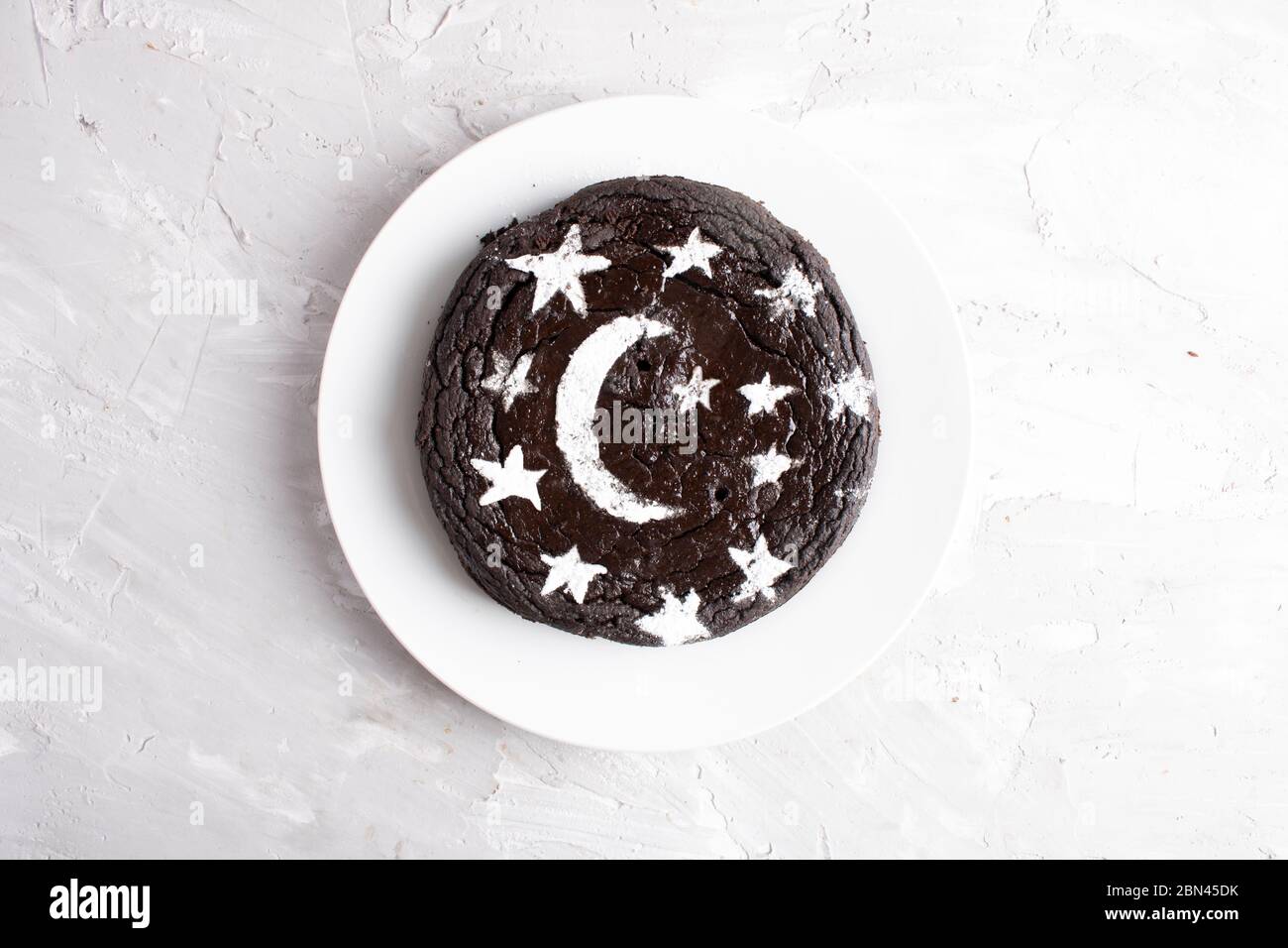 Gateau Du Ramadan Avec Croissant De Lune Et Etoiles Pose A Plat Photo Stock Alamy Gateau Du Ramadan Avec Croissant De Lune Et Etoiles Pose A Plat Photo Stock Alamy