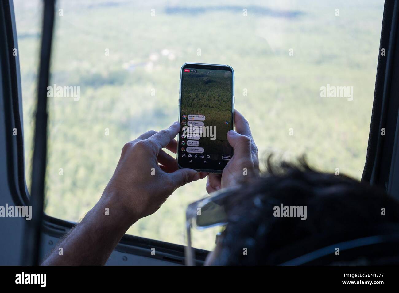 Un équipage des opérations aériennes et maritimes Black Hawk fournit une vue de première main des dommages causés par l'ouragan Florence en Caroline du Sud à Weather Channel le 18 septembre 2018. Banque D'Images
