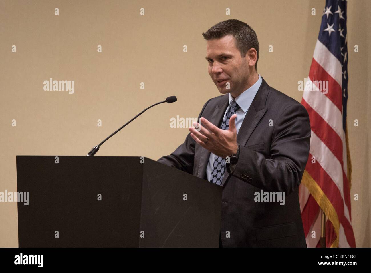 Le commissaire américain des douanes et de la protection des frontières, Kevin McAleenan, s'adresse à un auditoire lors d'un événement Canada/American Border Trade Alliance qui s'est tenu à Washington, DC le 1er octobre 2018. Le BTA CAN/Am est un organisme de base vaste composé d'entreprises, d'organismes des secteurs privé et public et de personnes impliquées dans le commerce CAN/Am, le passage frontalier, le transport et le tourisme... Banque D'Images