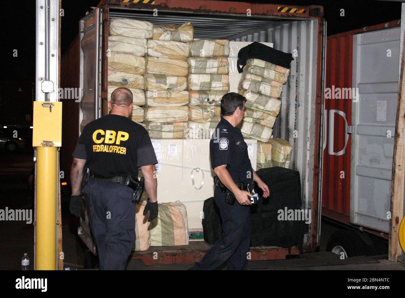 Les enquêtes des douanes et de la protection des frontières des États-Unis et de la sécurité intérieure ont mené une inspection multi-agences du CSM Gayane qui a entraîné la saisie d'environ 35,000 livres de cocaïne découverte dans sept conteneurs d'expédition le 17 juin 2019. La saisie de cocaïne est un dossier CBP. Banque D'Images