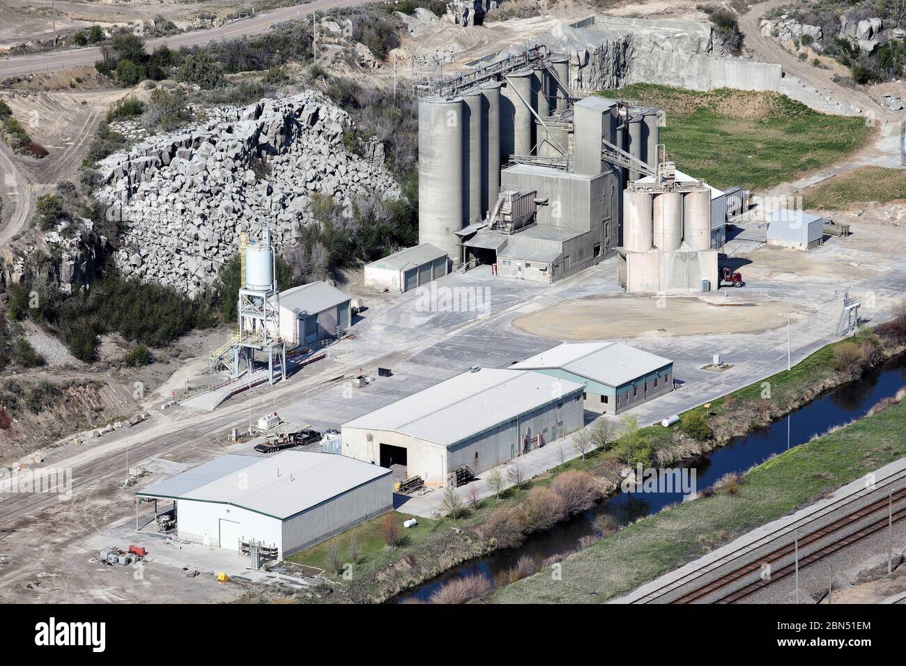 Vue aérienne de la mine Ashgrove Cement et de l'usine de fabrication d'Inkom, Idaho. Banque D'Images