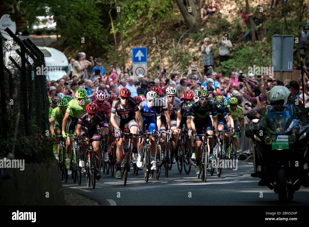 2016 Giro d'Italia. Le Peloton. Étape 2. Arnhem (pays-Bas) – Nimègue (pays-Bas). Photo de Simon Gill. Banque D'Images