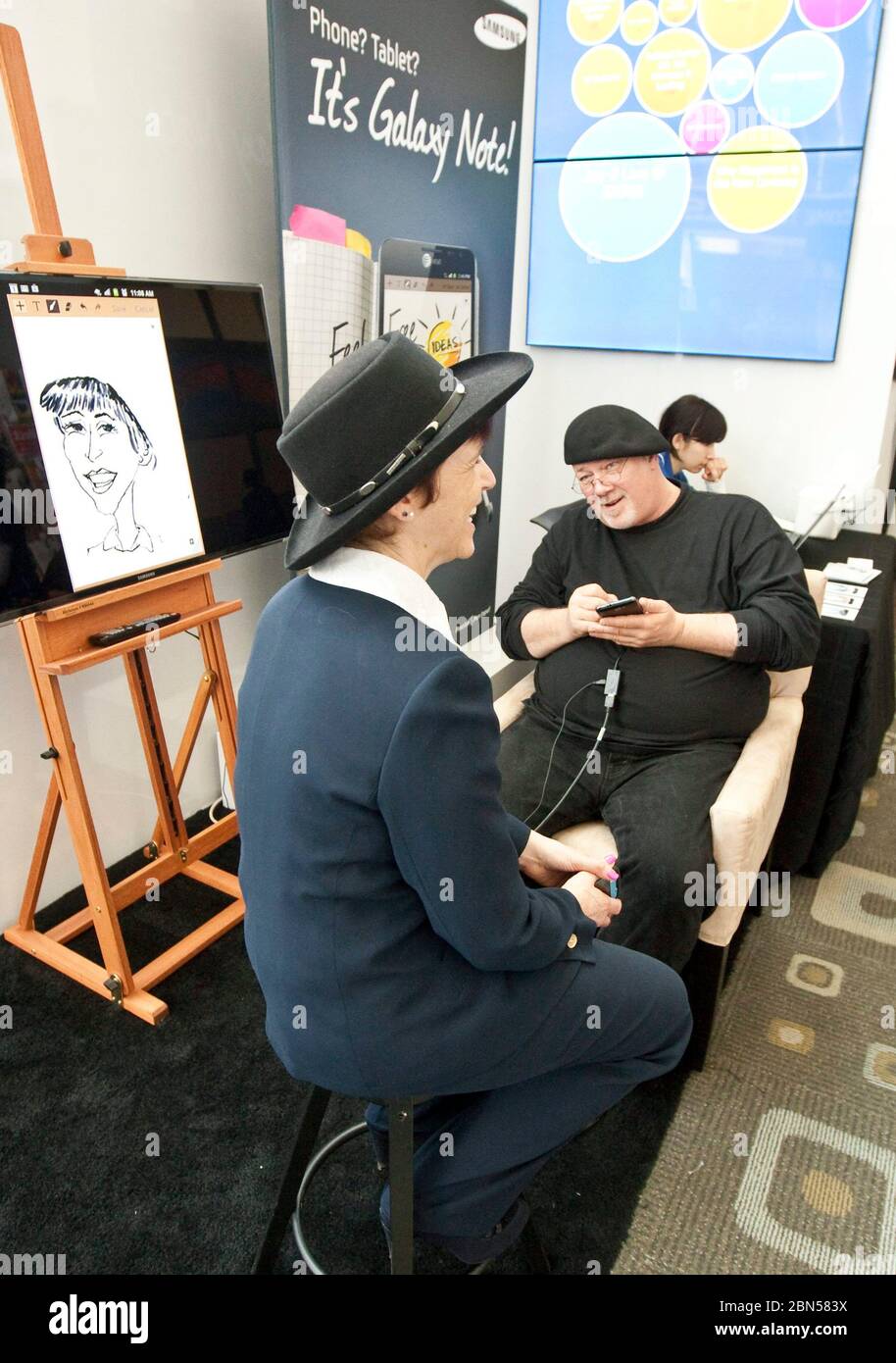 Austin Texas Etats-Unis, 12 mars 2012: L'artiste utilise une application sur son téléphone tablette pour faire un croquis d'une femme lors d'une nouvelle démonstration de technologie pendant la Conférence interactive Sud par Sud-Ouest. ©Marjorie Kamys Cotera/Daemmrich Photographie Banque D'Images