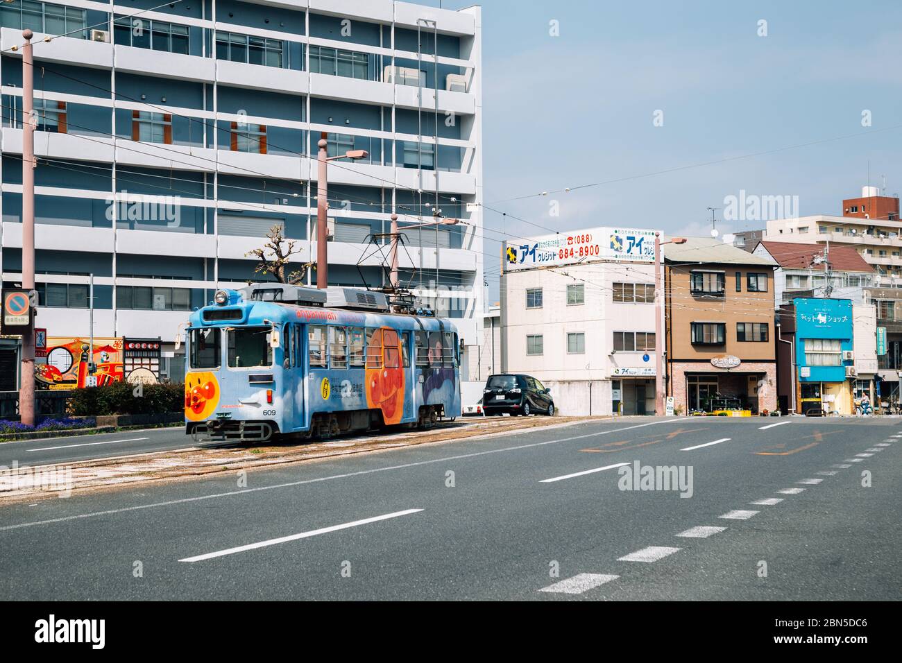 Kochi, Shikoku, JAPON - 20 Avril 2019 : Tram au centre-ville Banque D'Images