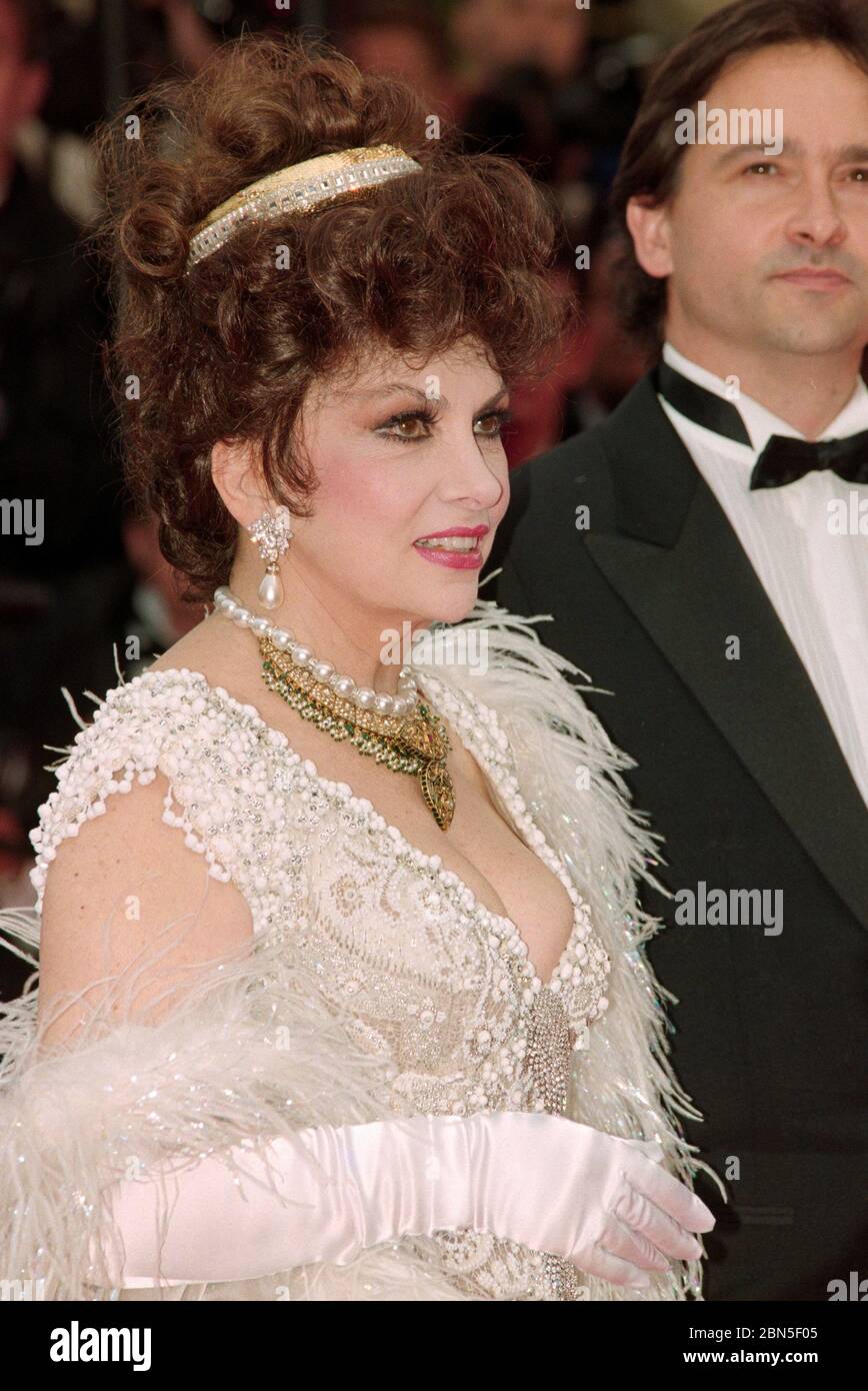 CANNES, FRANCE. 1997 mai : l'actrice Gina Lollobrigida au 50ème Festival de Cannes. Photo de fichier © Paul Smith/Featureflash Banque D'Images
