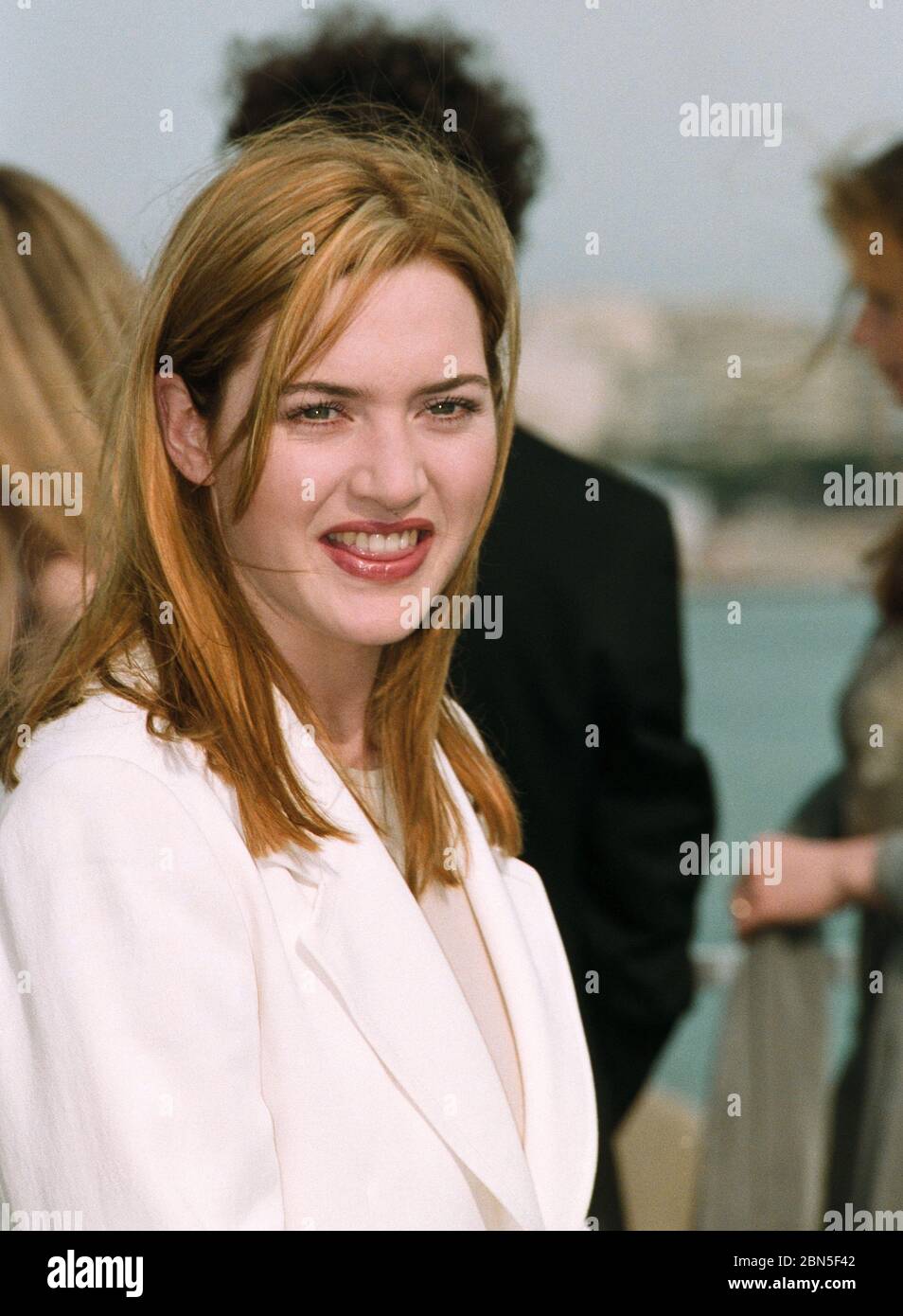 CANNES, FRANCE. 1997 mai : actrice Kate Winslet au 50ème Festival de Cannes. Photo de fichier © Paul Smith/Featureflash Banque D'Images