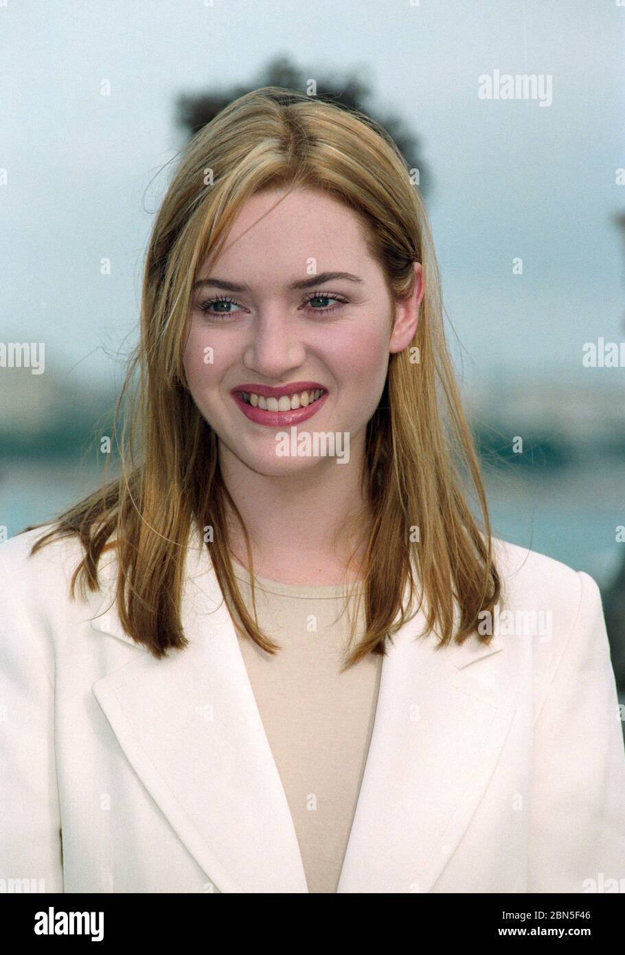 CANNES, FRANCE. 1997 mai : actrice Kate Winslet au 50ème Festival de Cannes. Photo de fichier © Paul Smith/Featureflash Banque D'Images
