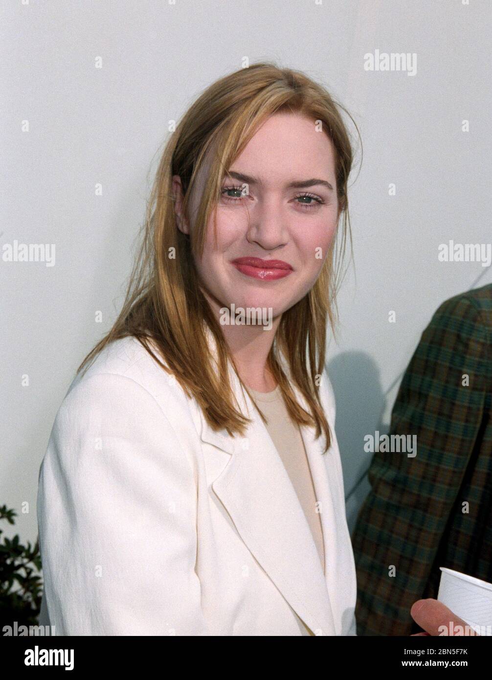 CANNES, FRANCE. 1997 mai : actrice Kate Winslet au 50ème Festival de Cannes. Photo de fichier © Paul Smith/Featureflash Banque D'Images