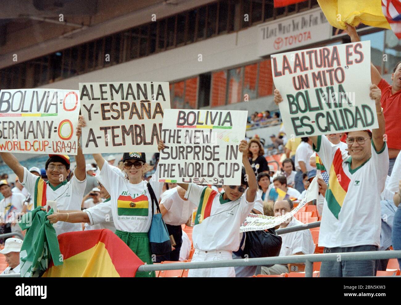 Signes dans un stade de football bolivien Banque D'Images