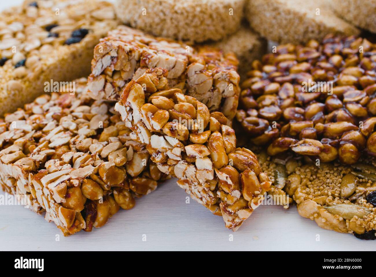 Palanqueta de bonbons mexicains traditionnels avec des arachides croquantes et des graines d'amarante Banque D'Images