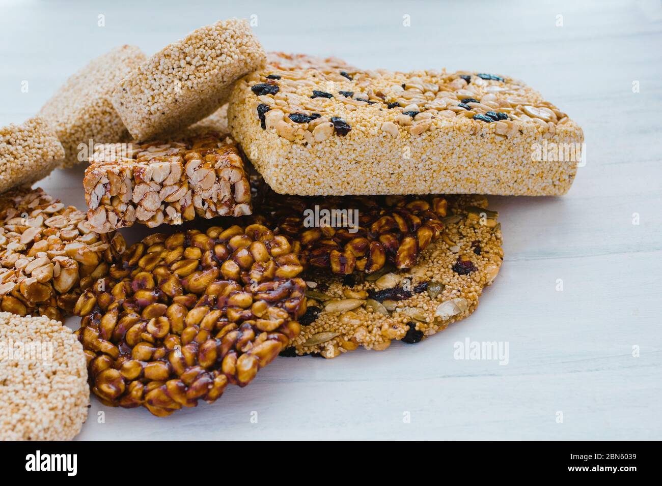 Palanqueta de bonbons mexicains traditionnels avec des arachides croquantes et des graines d'amarante Banque D'Images