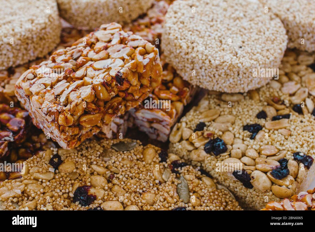 Palanqueta de bonbons mexicains traditionnels avec des arachides croquantes et des graines d'amarante Banque D'Images