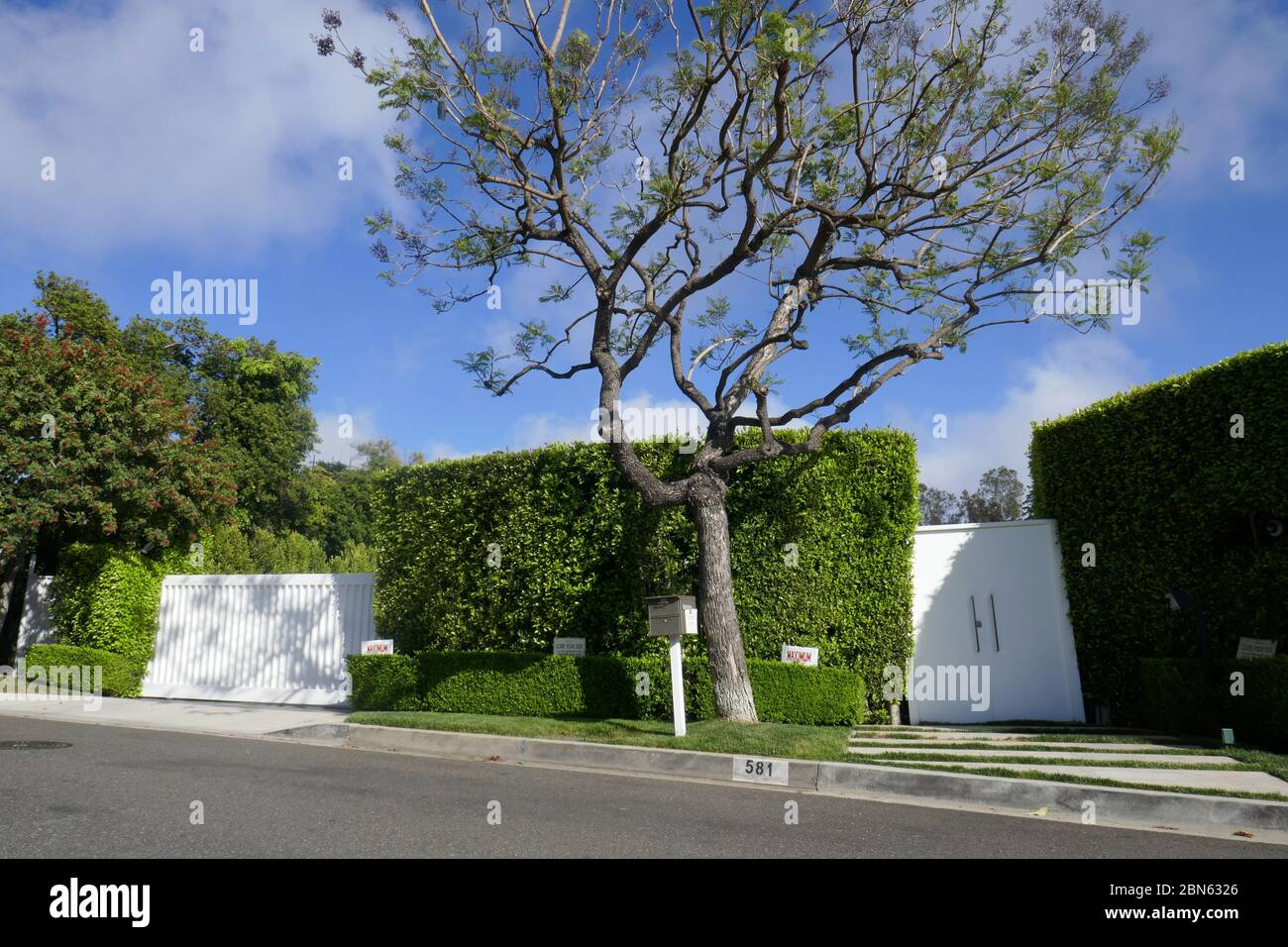 Beverly Hills, Californie, États-Unis 12 mai 2020 UNE vue générale de l'atmosphère de la maison d'Elton John le 12 mai 2020 à Beverly Hills, Californie, États-Unis. Photo par Barry King/Alay stock photo Banque D'Images