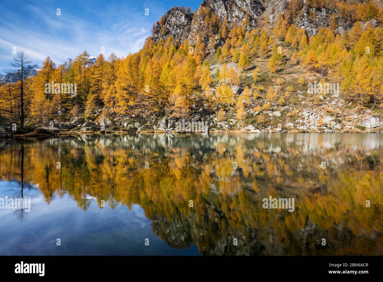 Lago delle Streghe à l'automne, Parco Naturale dell'Alpe Veglia e dell'Alpe Devero, Verbano Cusio Ossola, Piemonte, Italie, Europe du Sud Banque D'Images