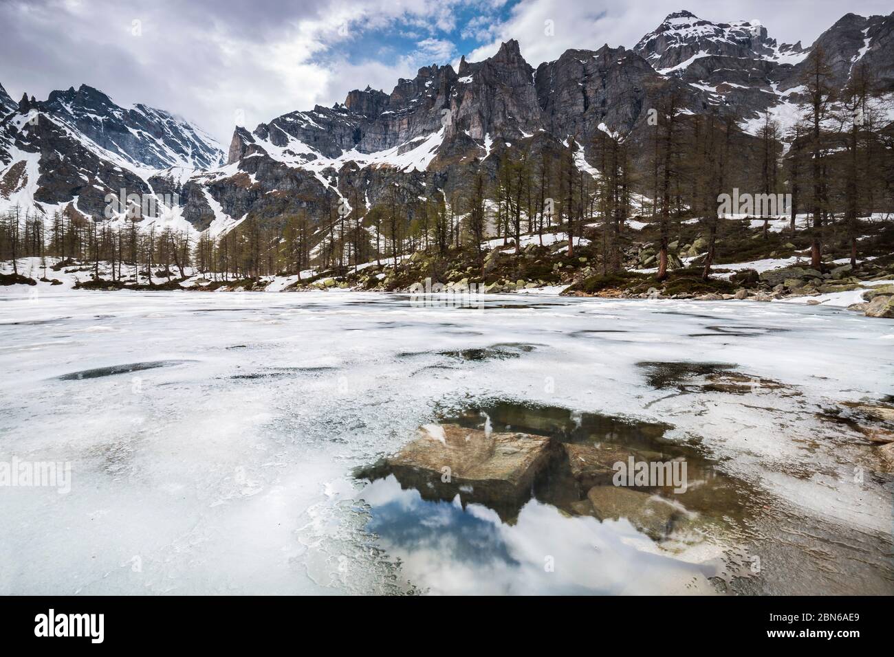 Lago Nero pendant l'hiver, Parco Naturale dell'Alpe Veglia e dell'Alpe Devero, Verbano Cusio Ossola, Piémont, Italie, Europe du Sud Banque D'Images