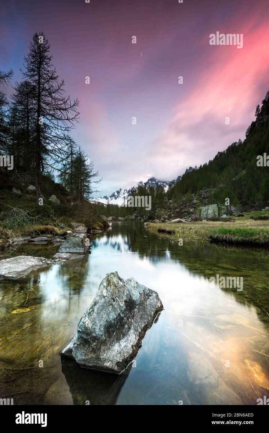 Lago delle streghe en automne, Parco Naturale dell'Alpe Veglia e dell'Alpe Devero, Verbano Cusio Ossola, Piemonte, Italie, Europe du Sud Banque D'Images