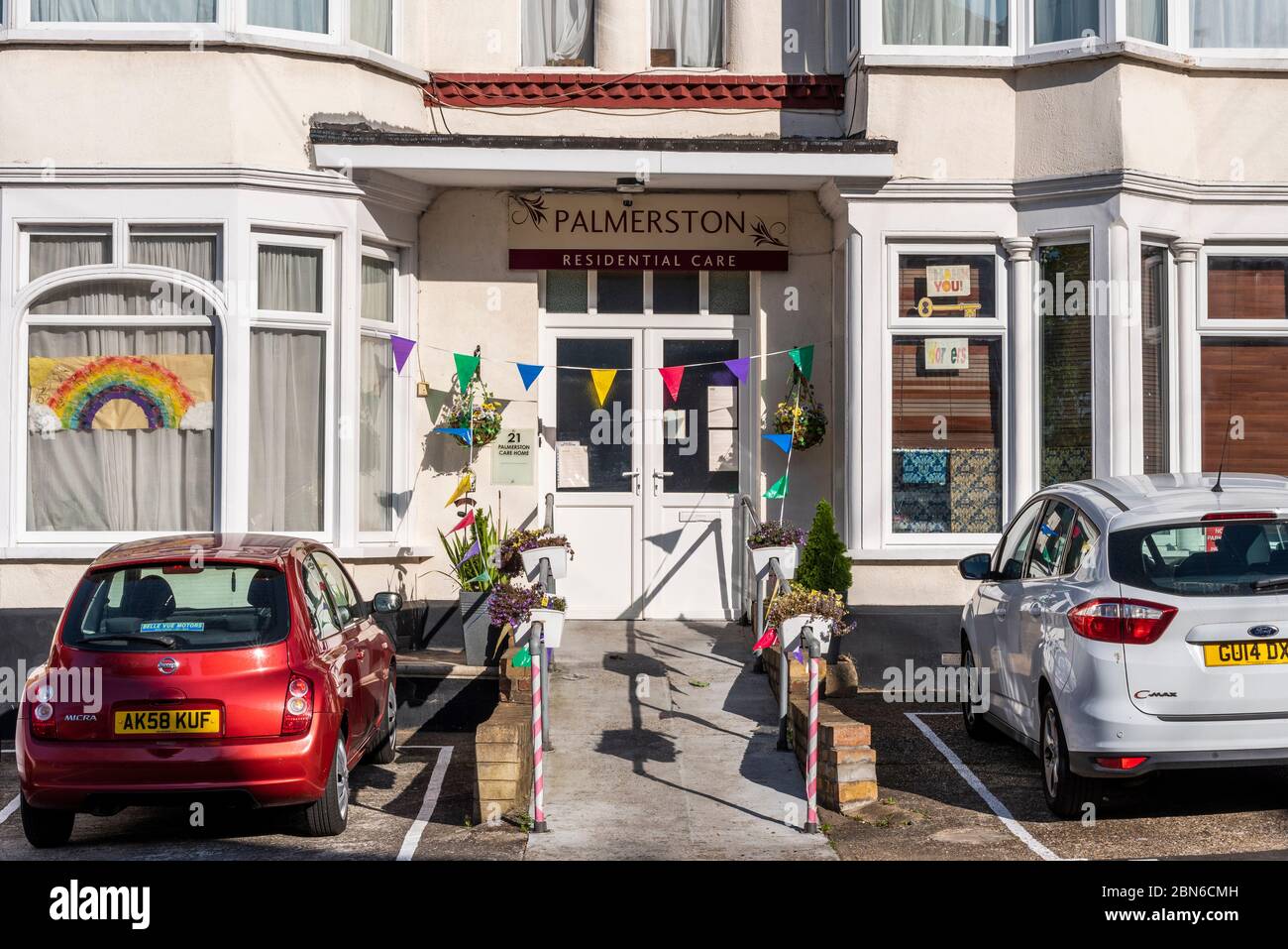 Palmerston Residential Care, propriété d'Abbeyfield et de Wesley Housing Association Ltd, à Westcliff on Sea, Southend, Essex, Royaume-Uni. COVID-19 NHS, VE DAY Banque D'Images