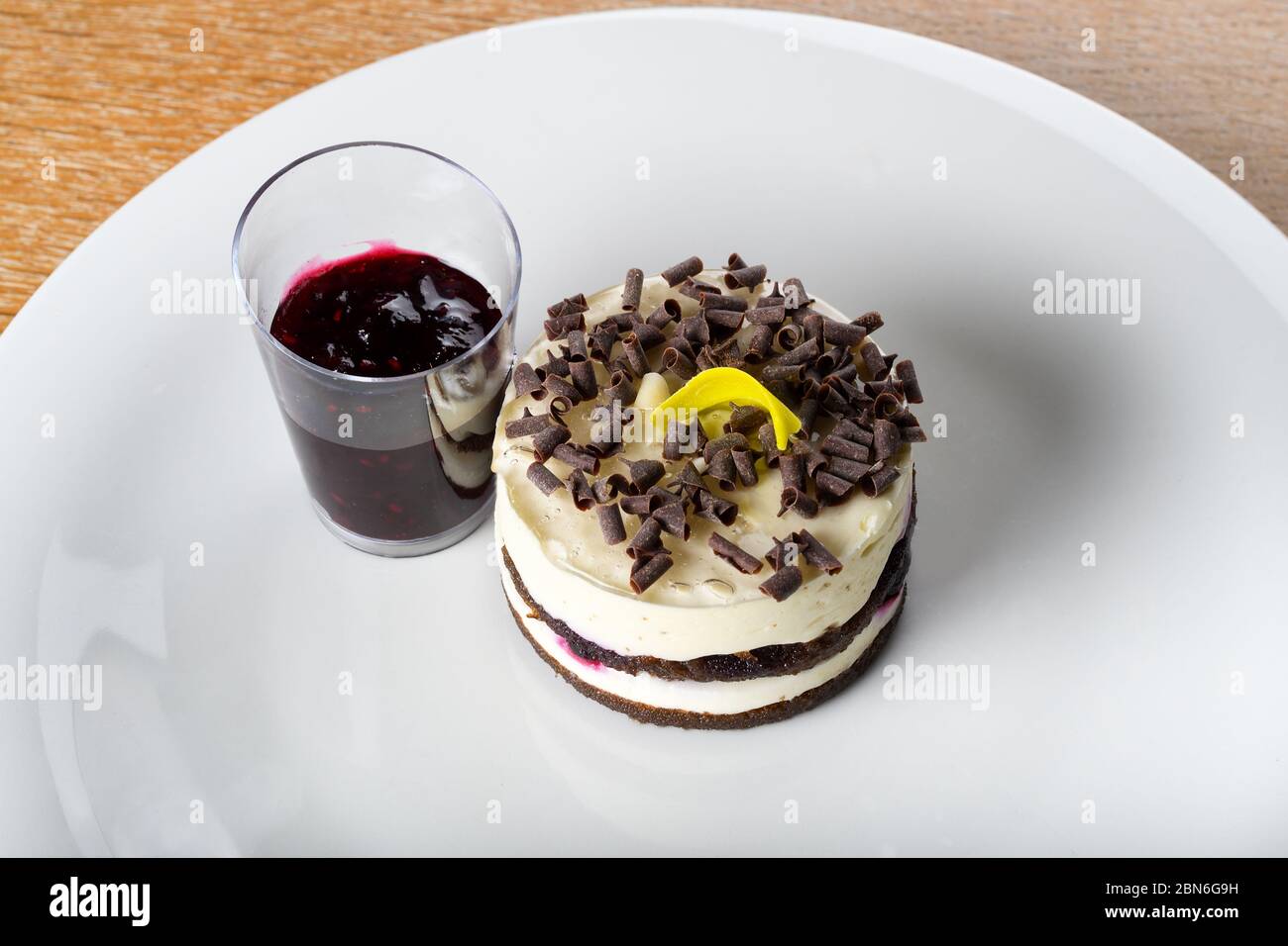 Panna Cotta Mini Gateau Avec Garniture Aux Baies Panna Cotta Est Un Dessert Italien De Creme Sucree Epaissie Avec De La Gelatine Et Moulee La Creme Peut Etre Aro Photo Stock Alamy Panna Cotta Mini Gateau Avec Garniture Aux Baies Panna Cotta Est Un Dessert Italien De Creme Sucree Epaissie Avec De La Gelatine Et Moulee La Creme Peut Etre Aro Photo Stock Alamy