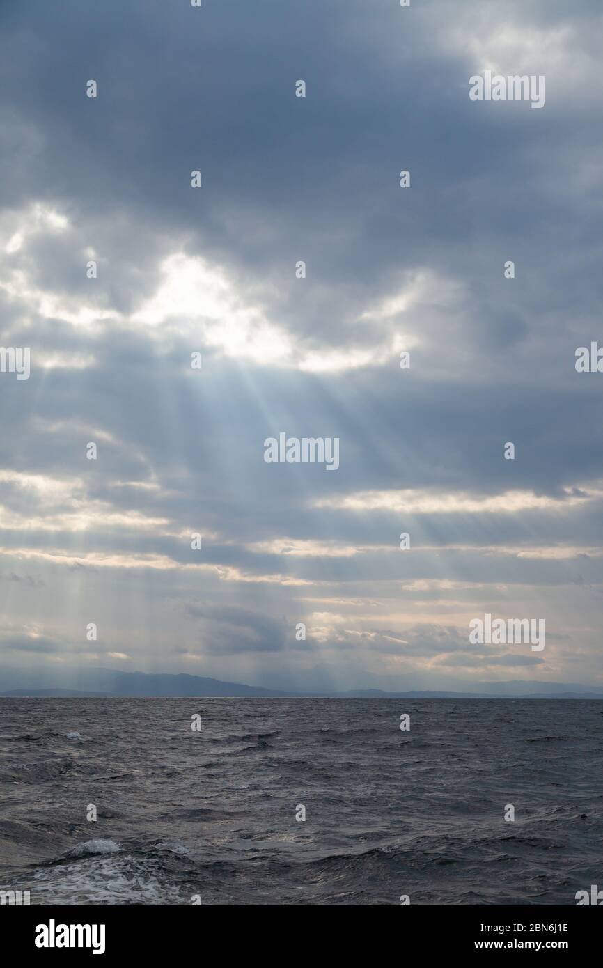 Un ciel spectaculaire à la découverte de Rum depuis Mallaig sur un ferry Cal Mac Banque D'Images