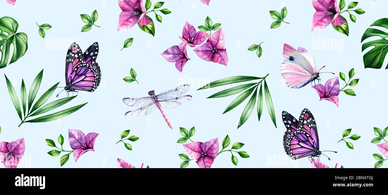 Motif fleuri aquarelle sans coutures. Fleurs violettes, feuilles tropicales, papillons et libellules sur fond bleu clair. Dessin botanique à la main Banque D'Images