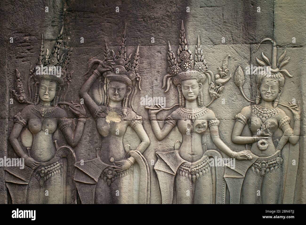 Angkor Wat est un complexe de temples au Cambodge et est le plus grand monument religieux au monde Banque D'Images