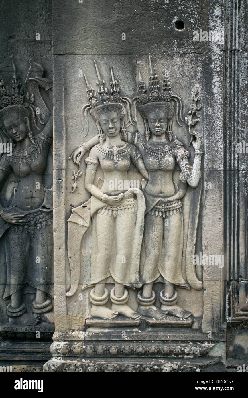Angkor Wat est un complexe de temples au Cambodge et est le plus grand monument religieux au monde Banque D'Images