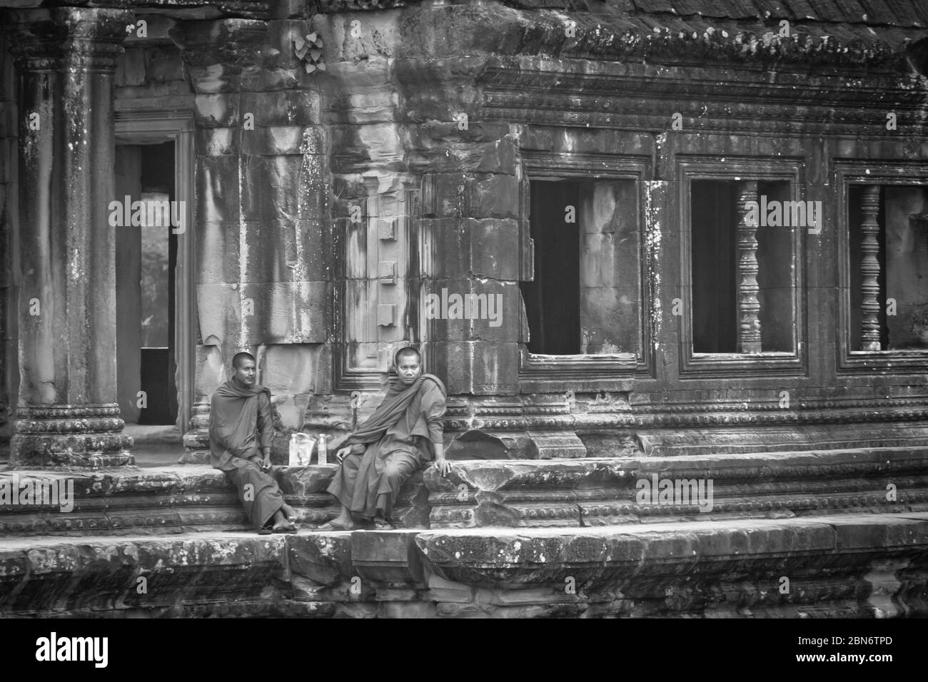 Angkor Wat est un complexe de temples au Cambodge et est le plus grand monument religieux au monde Banque D'Images