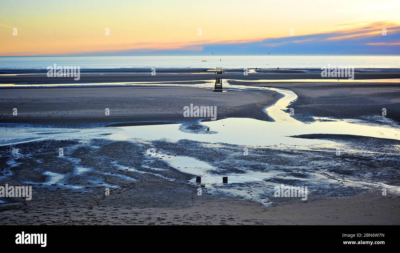 Vestiges d'une ancienne pipe de sortie sur la plage de Blackpool à marée basse Banque D'Images