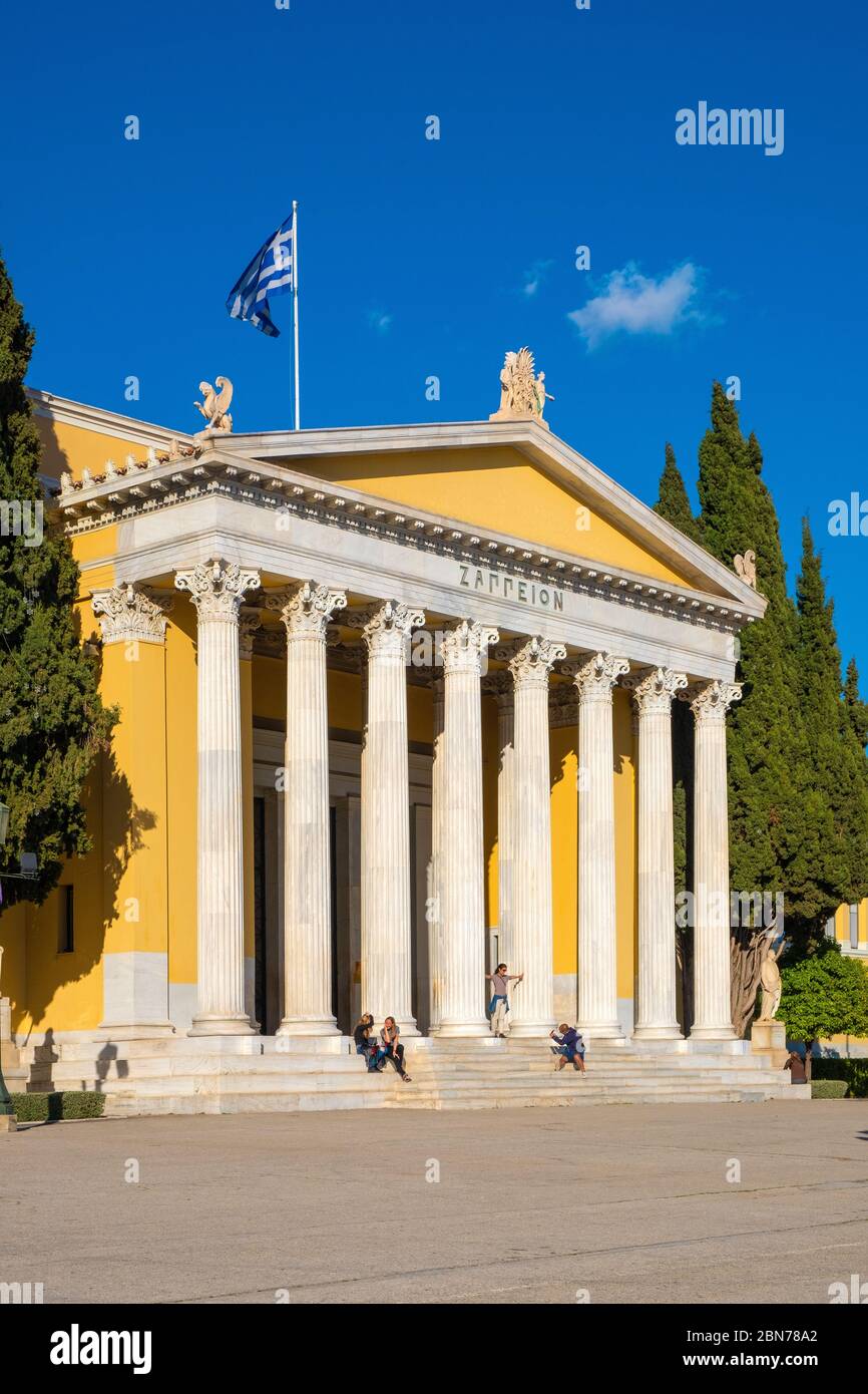 Athènes, Attique / Grèce - 2018/04/03: Zappeion Hall Centre de conférences et d'expositions dans les Jardins nationaux atTemple de Zeus Olympiienne, Olympieion Banque D'Images