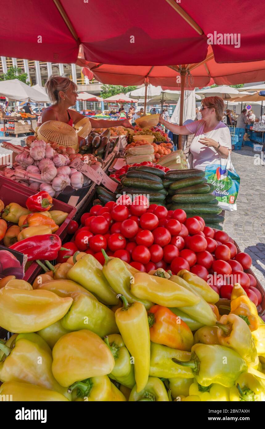 Marché en plein air à Zelny Th (place du marché des choux) à Brno, Moravie, République tchèque, Europe centrale Banque D'Images